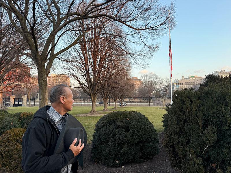 Neal McCoy reciting the 10th anniversary LIVE Pledge of Allegiance at The White House