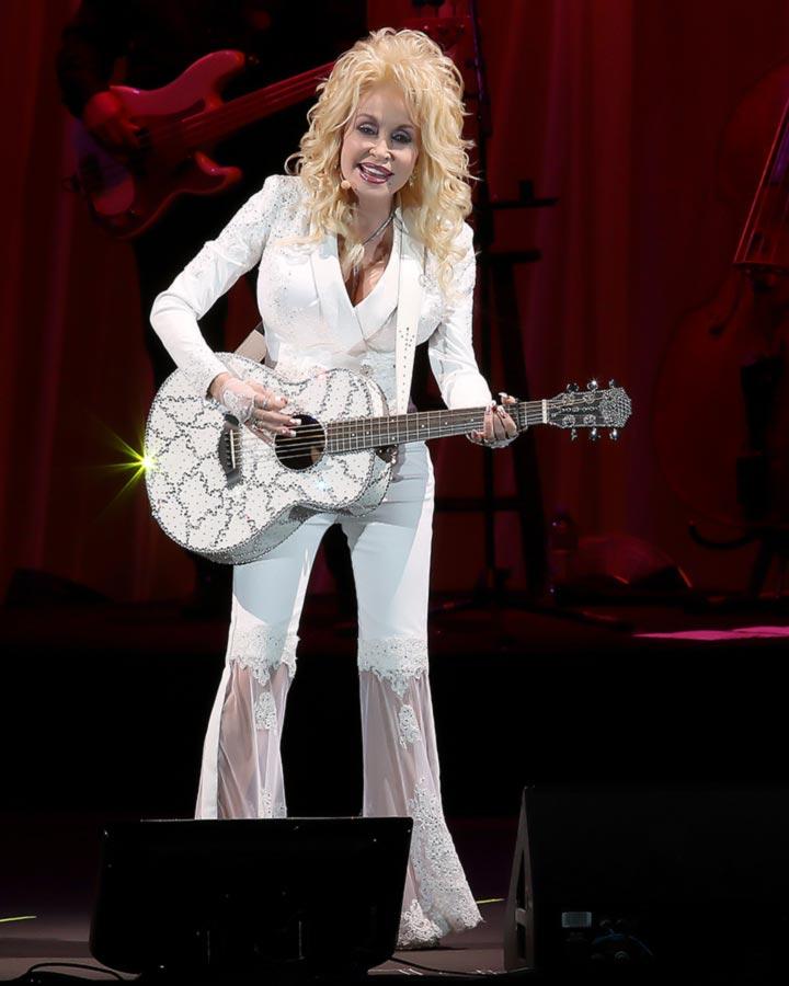 Dolly Parton performs at The Hollywood Bowl, Hollywood, Calif. / October 2016 (by Jeremy Westby / 2911 Media)